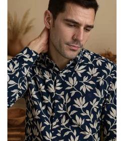 Herenoverhemd met blauw en wit bloemenmotief