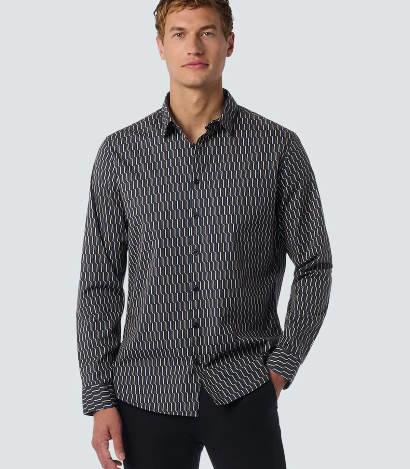 Stijlvol wintershirt met dynamisch all-over patroon