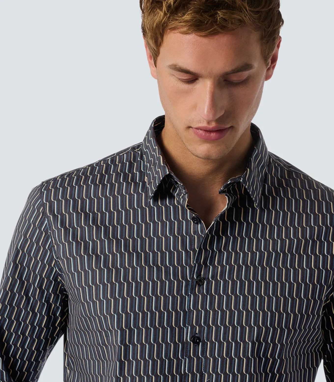 Stijlvol wintershirt met dynamisch all-over patroon